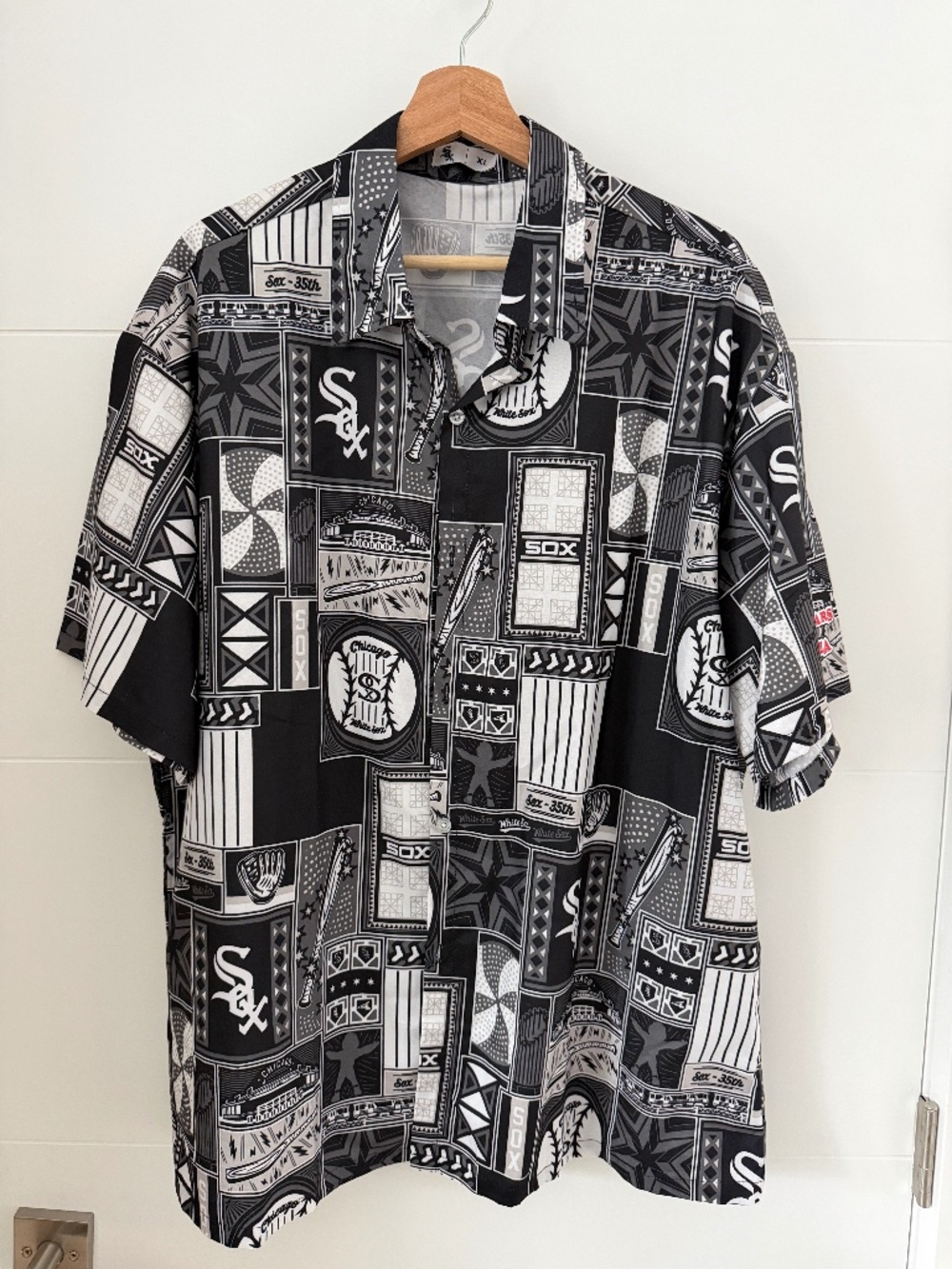 Chicago White Sox Beggars Pizza Hawaiian Shirt Camp Button Down MLB Mens XL